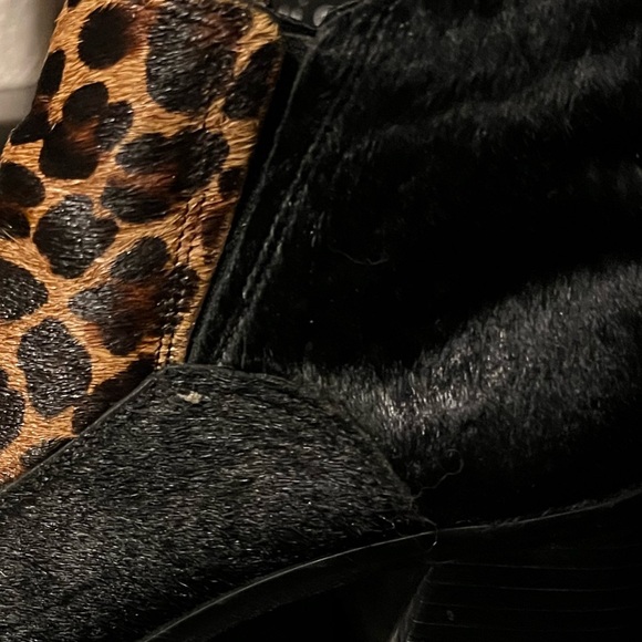 Stylish Leopard and Black Ankle Boots - Picture 2 of 4